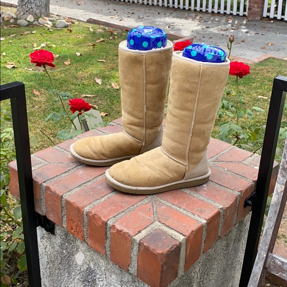 UGGS classic Tall beige boots W7